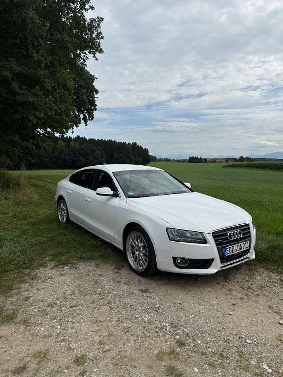 Weiß Gebraucht 2009 Audi A5 Sportback Sport Limousine | 10.200 € (Etwas zu teuer) - Bild 1/4
