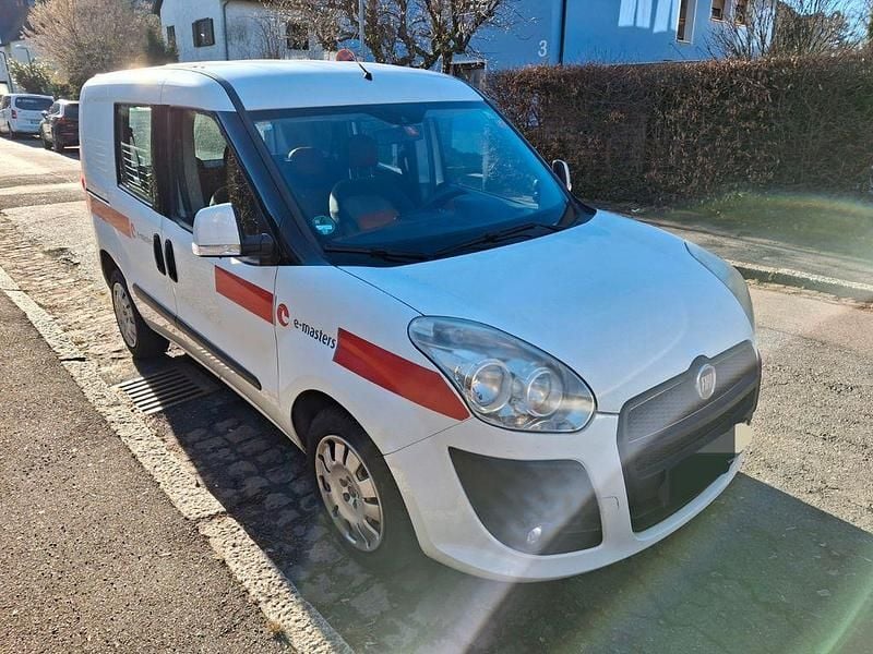 Weiß Gebraucht 2013 Fiat Doblò Van / Kleinbus | 5.000 € (Fairer Preis) - Bild 1/4