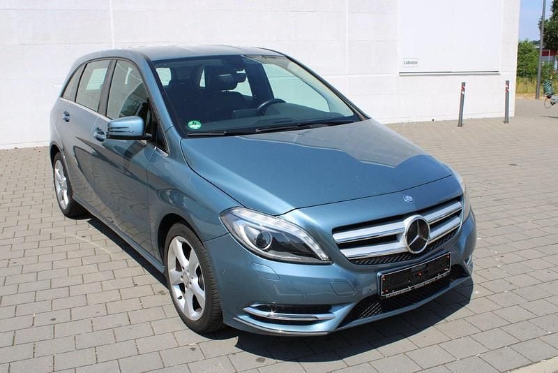 Gebraucht Mercedes B200 Sport 156 PS (114 kW) 2013 Blau Van / Kleinbus