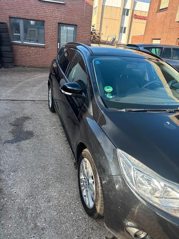 Gebraucht Ford Focus 125 PS (91 kW) 2014 Schwarz Kombi