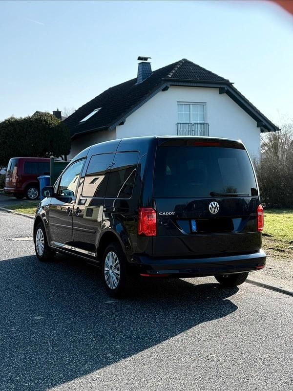 Second-hand VW Caddy 102 CP (75 kW) 2019 Albastru Monovolum
