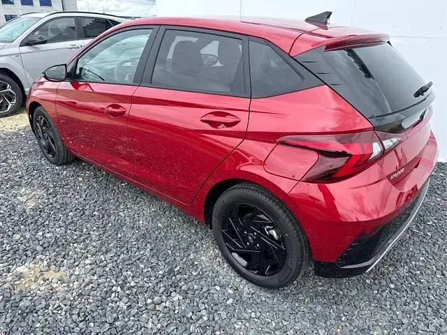 Neu Hyundai i20 90 PS (66 kW) 2026 (dragon red wr7) Kleinwagen