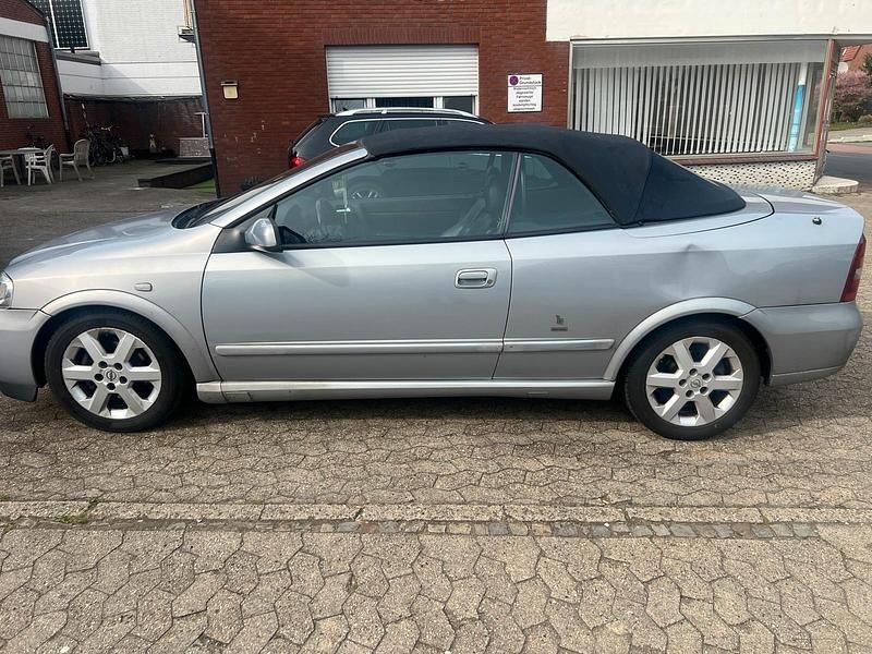 Gebraucht Opel Astra Cabriolet 147 PS (108 kW) 2001 Silber Cabrio