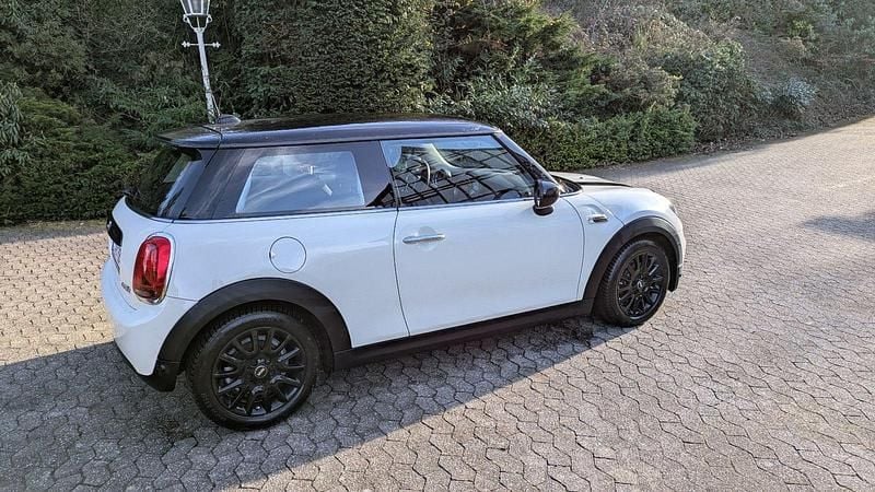 Gebraucht Mini Cooper 136 PS (100 kW) 2019 Weiß Kleinwagen