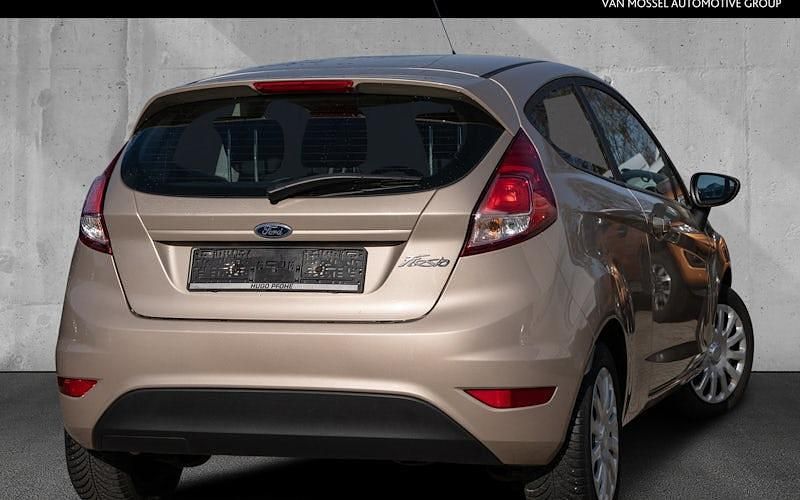 Gebraucht Ford Fiesta Trend 60 PS (44 kW) 2016 Silber Limousine