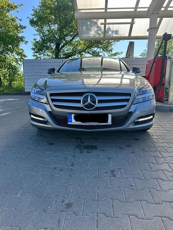 Grau Gebraucht 2013 Mercedes CLS350 Limousine | 19.450 € (Guter Preis) - Bild 1/4