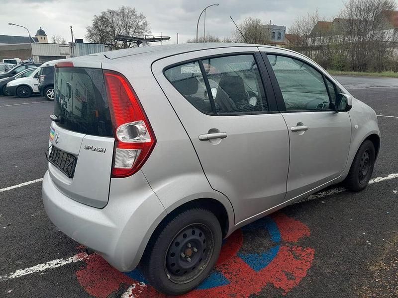 Gebraucht Suzuki Splash 94 PS (69 kW) 2011 Silber Kleinwagen