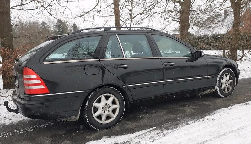 Gebraucht Mercedes C180 145 PS (106 kW) 2003 Schwarz Kombi