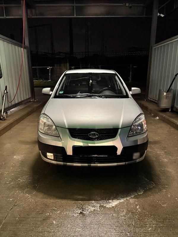 Gebraucht Kia Rio Vision 97 PS (71 kW) 2009 Silber Limousine