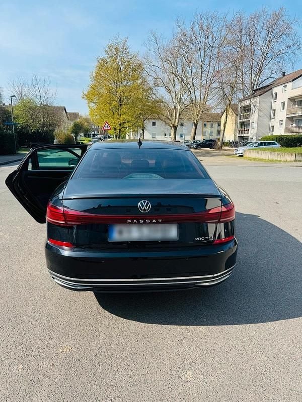 Gebraucht VW Passat 156 PS (114 kW) 2023 Schwarz Kombi