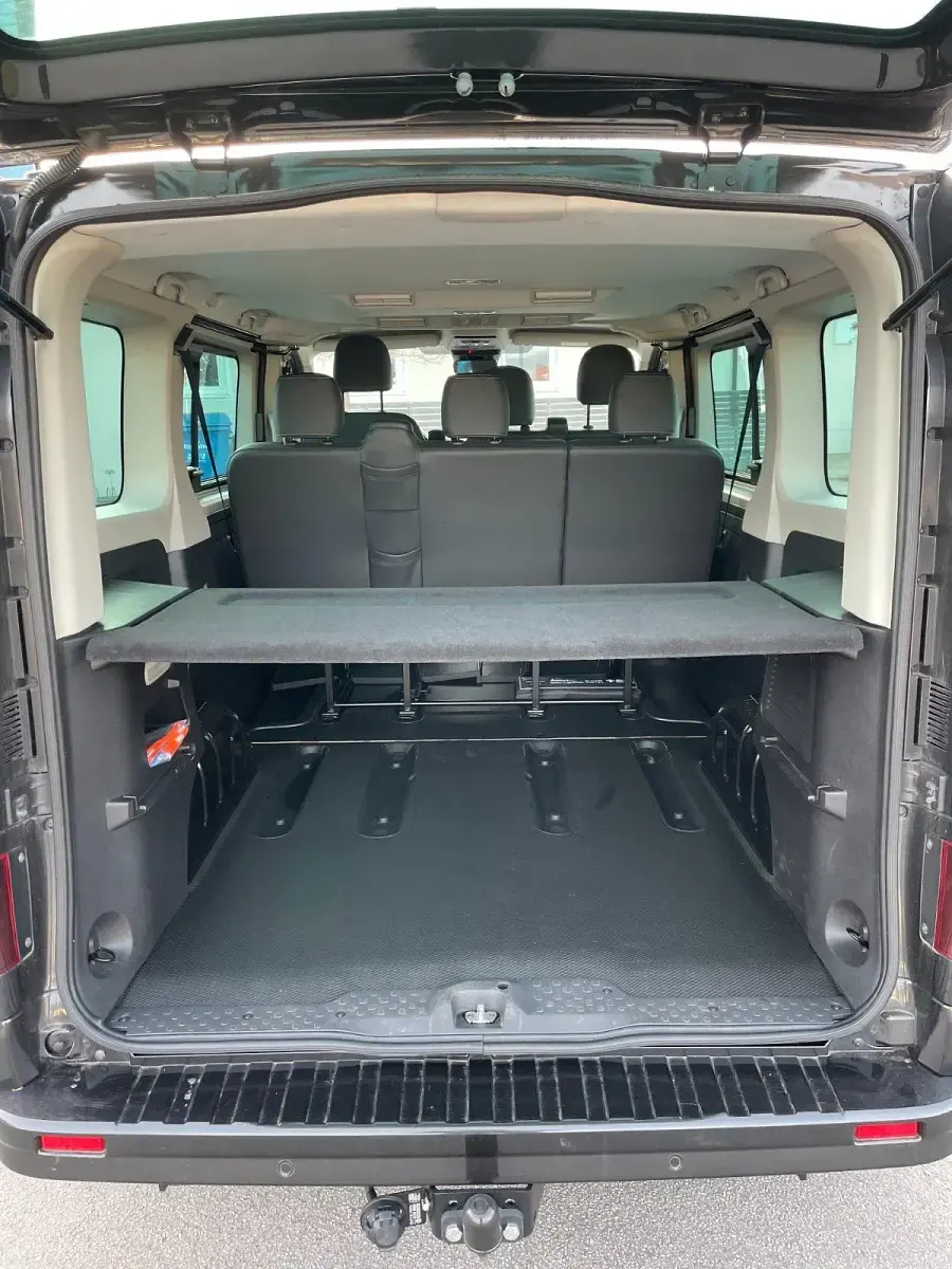 Gebraucht Renault Trafic Life 150 PS (110 kW) 2023 Schwarz Van / Kleinbus