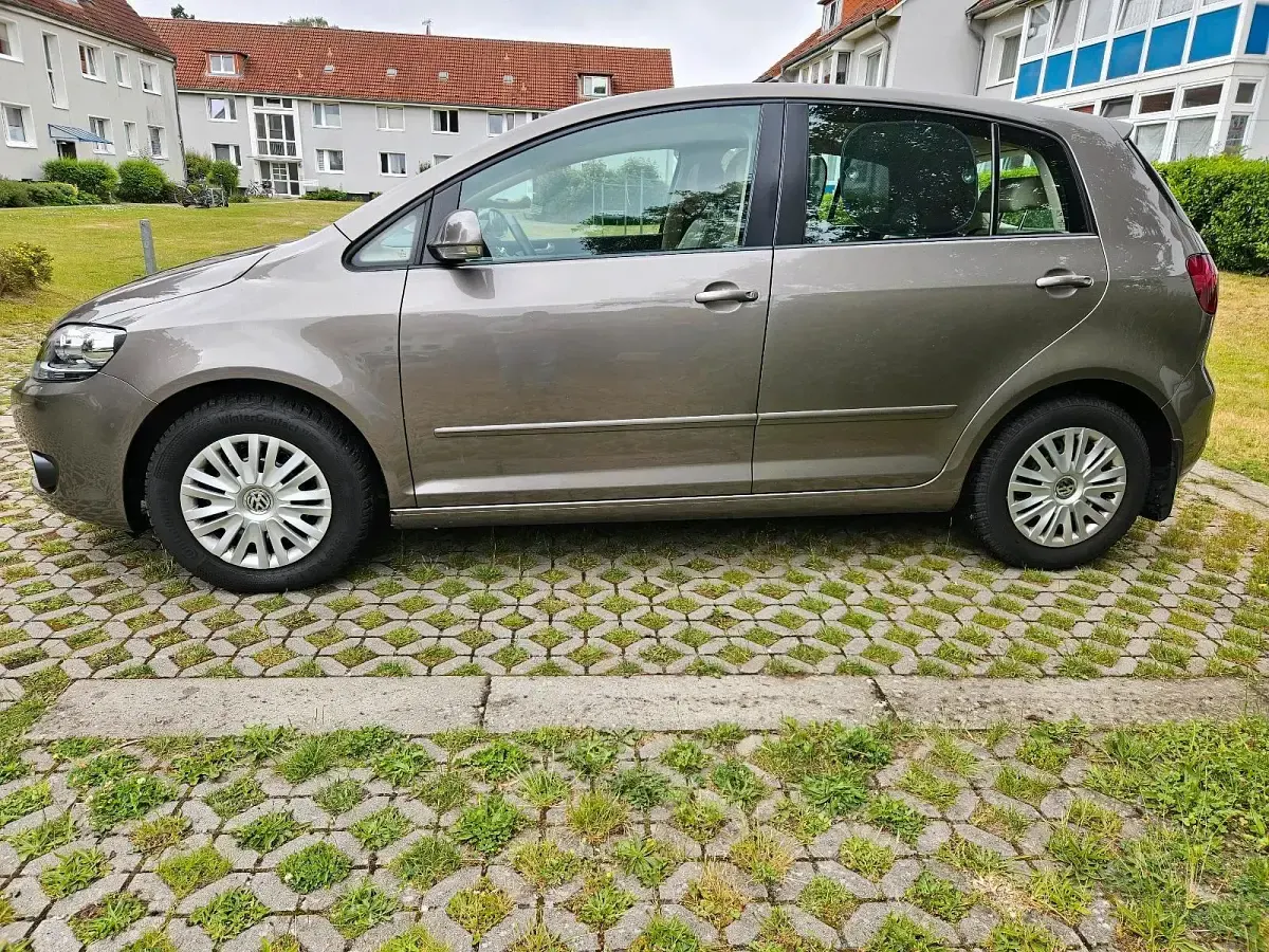 Gebraucht VW Golf VII Highline 105 PS (77 kW) 2012 Beige Limousine