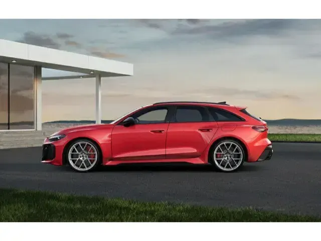 Neu Audi RS5 Ambiente 639 PS (469 kW) 2026 Progressivrot metallic (metallic) Kombi