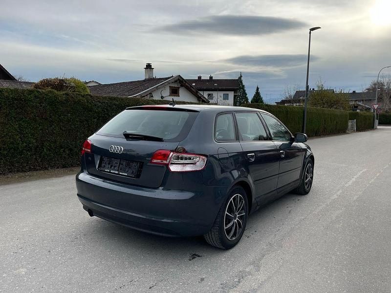 Gebraucht Audi A3 Attraction 105 PS (77 kW) 2011 Grau Kleinwagen