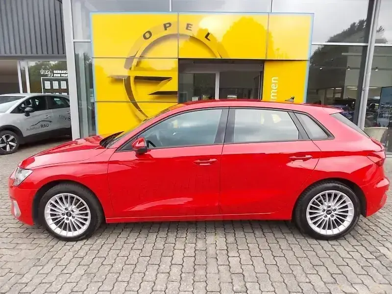 Second-hand Audi A3 Advanced 110 CP (80 kW) 2023 Roșu Berlinǎ