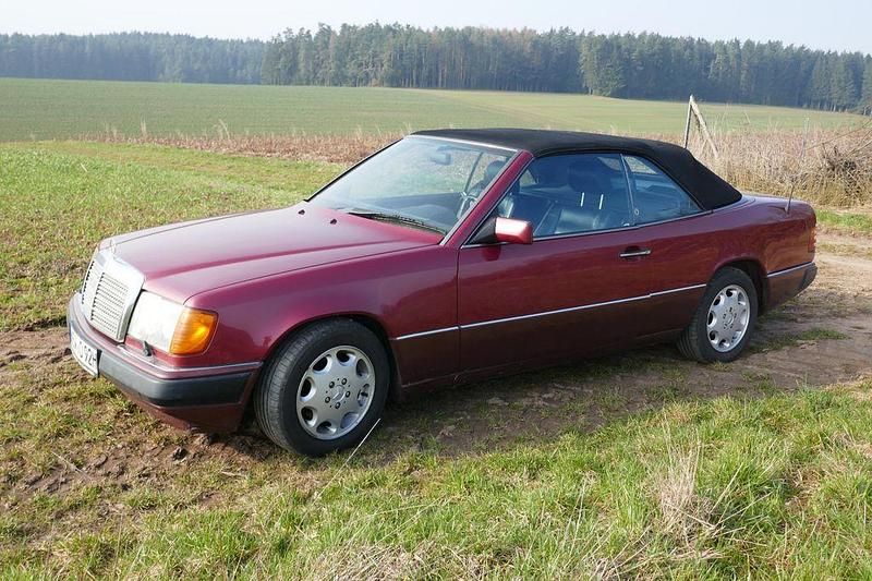 Gebraucht Mercedes E300 220 PS (161 kW) 1992 Rot Cabrio