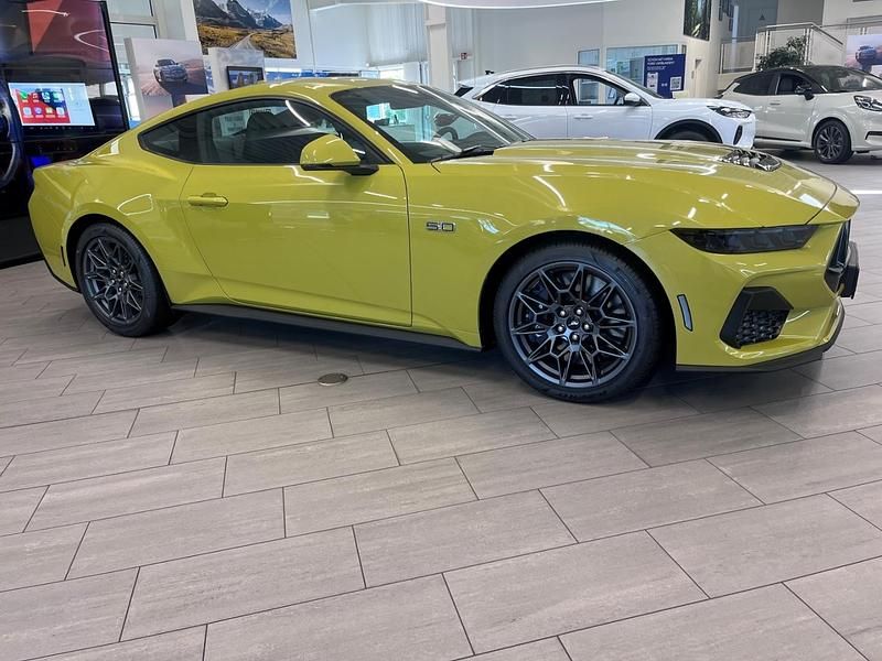 Neu Ford Mustang GT Fastback 446 PS (328 kW) 2025 Intense lime yellow metallic (gelb) Coupé