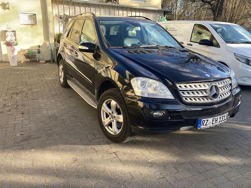 Gebraucht Mercedes ML320 224 PS (164 kW) 2008 Schwarz SUV