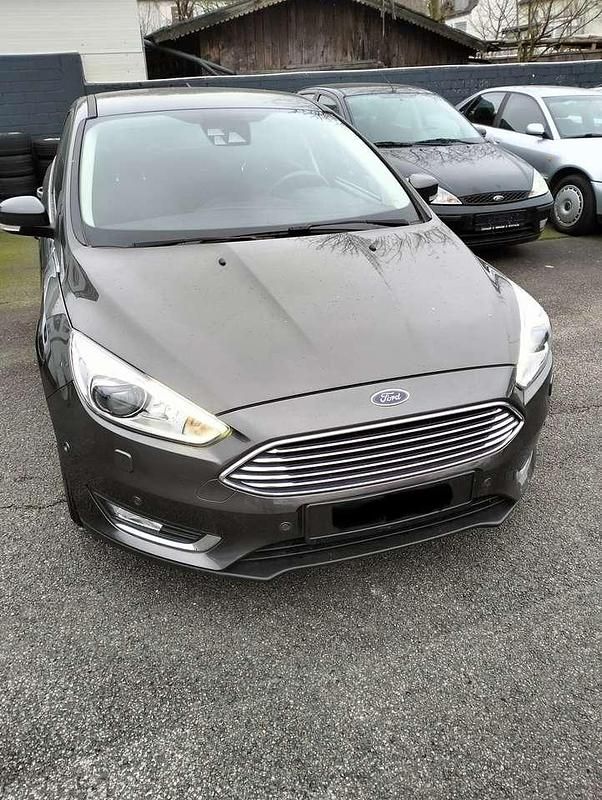 Gebraucht Ford Focus Business Edition 125 PS (91 kW) 2018 Grau Limousine