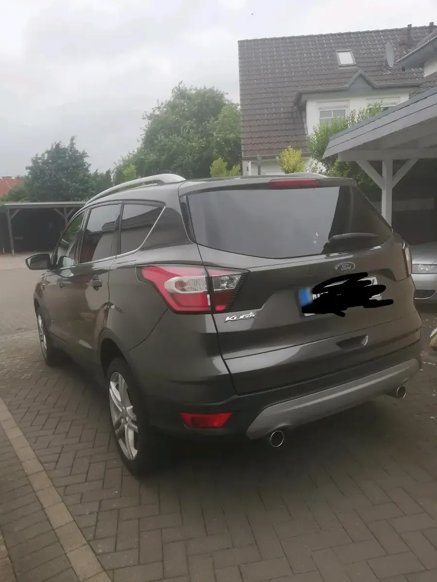 Gebraucht Ford Kuga Titanium 150 PS (110 kW) 2017 Grau SUV
