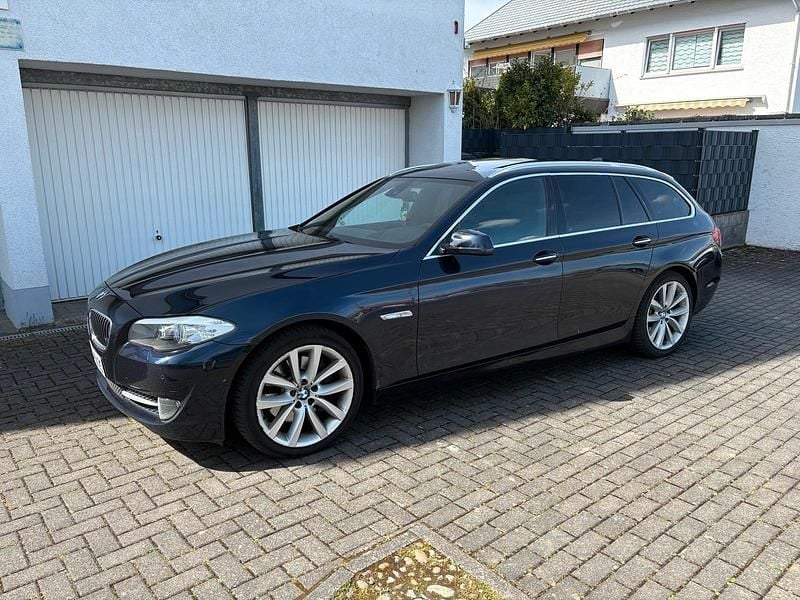 Gebraucht BMW 525 204 PS (150 kW) 2011 Blau Kombi
