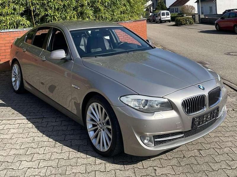 Gebraucht BMW 528 245 PS (180 kW) 2012 Kaschmirsilber metallic Limousine