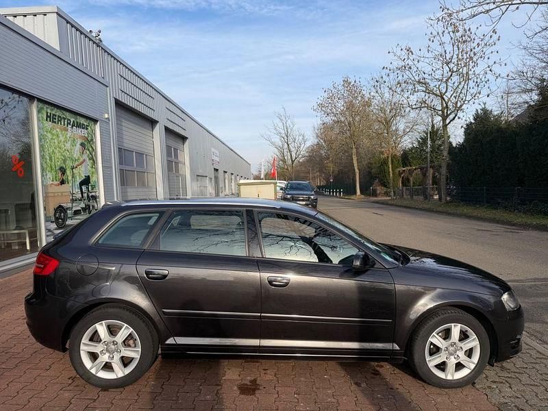 Gebraucht Audi A3 Attraction 105 PS (77 kW) 2010 Grau Kleinwagen