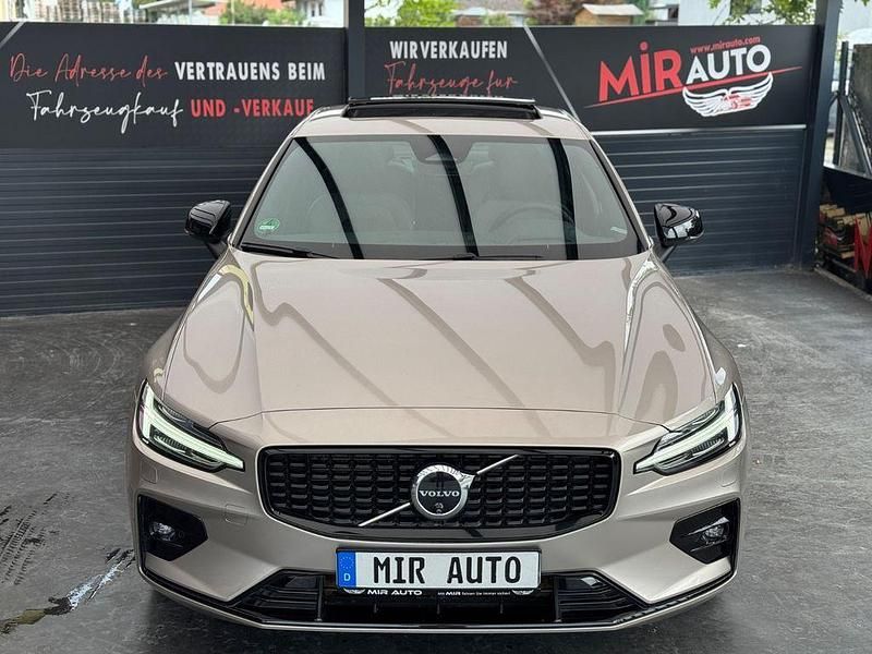 Gebraucht Volvo S60 R-Design 197 PS (144 kW) 2023 Gold Limousine
