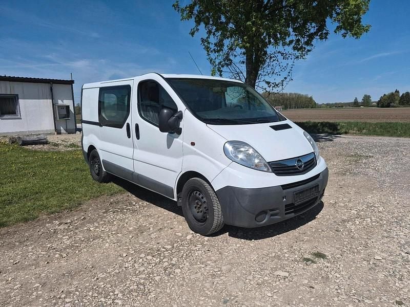 Second-hand Opel Vivaro 90 CP (66 kW) 2012 Alb Monovolum