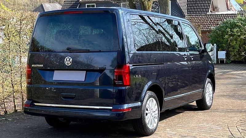 Usata VW Multivan 150 CV (110 kW) 2022 Blu Monovolume