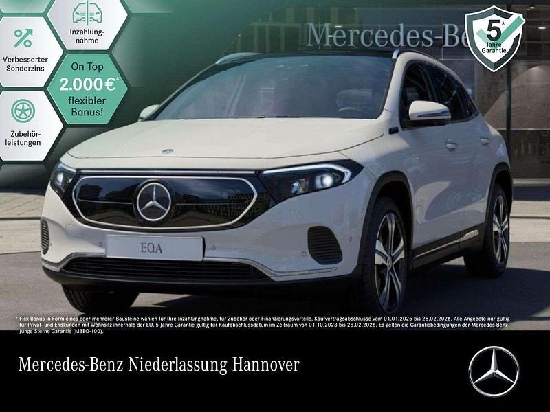 Weiß Gebraucht 2022 Mercedes EQA250 Advanced SUV | 31.890 € (Teuer) - Bild 1/3