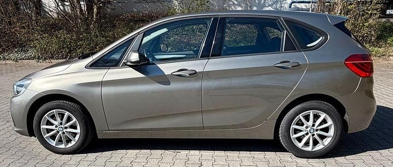 Gebraucht BMW 218 Active Tourer Advantage 136 PS (100 kW) 2016 Silber Van / Kleinbus