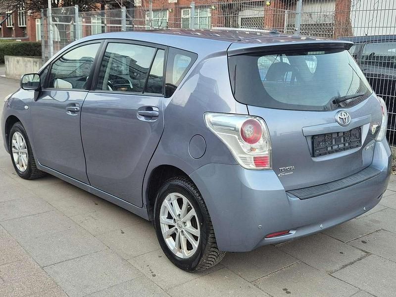 Gebraucht Toyota Verso Edition 132 PS (97 kW) 2011 Blue metallic Van / Kleinbus