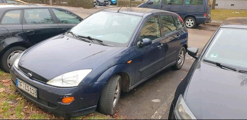 Gebraucht Ford Focus 100 PS (73 kW) 2001 Blau Limousine