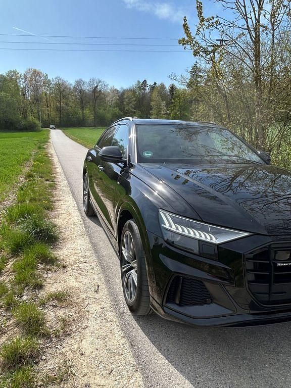 Schwarz Gebraucht 2023 Audi Q8 Ambiente SUV | 76.900 € (Teuer) - Bild 1/4