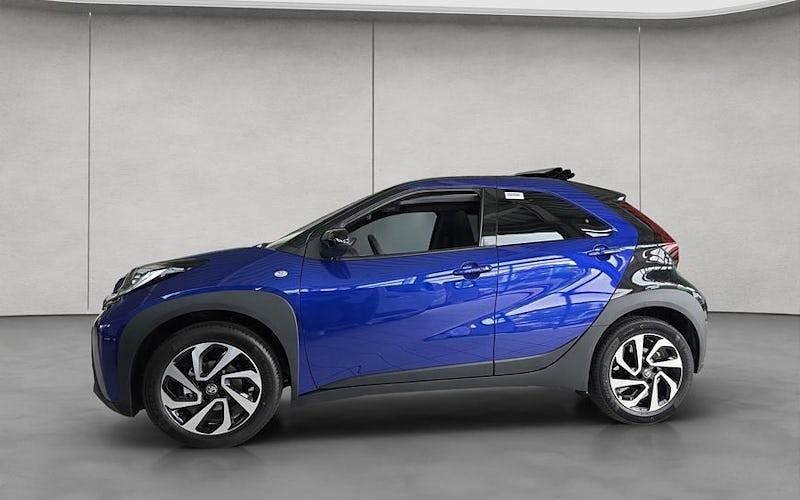 Neu Toyota Aygo X Play 72 PS (52 kW) 2025 Blau SUV