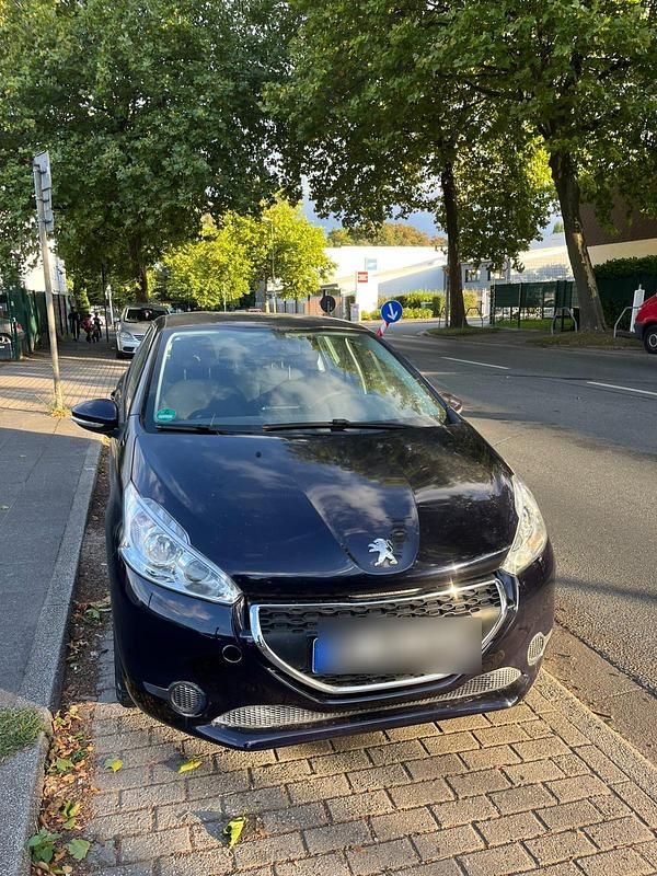 Blau Gebraucht 2015 Peugeot 208 Kleinwagen | 4.700 € (Superpreis) - Bild 1/4