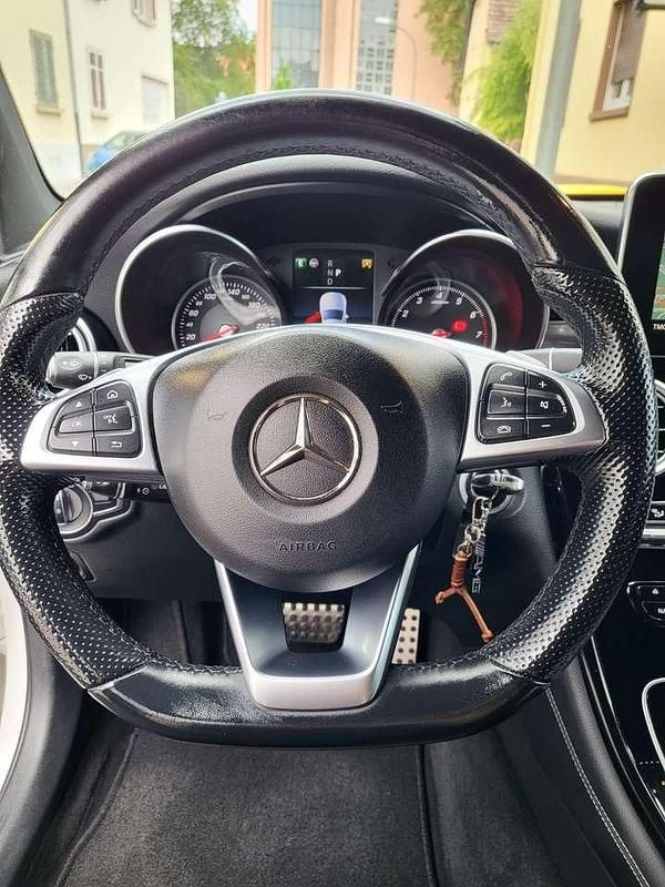 Weiß Gebraucht 2017 Mercedes GLC250 AMG line SUV | 24.200 € (Superpreis) - Bild 1/4