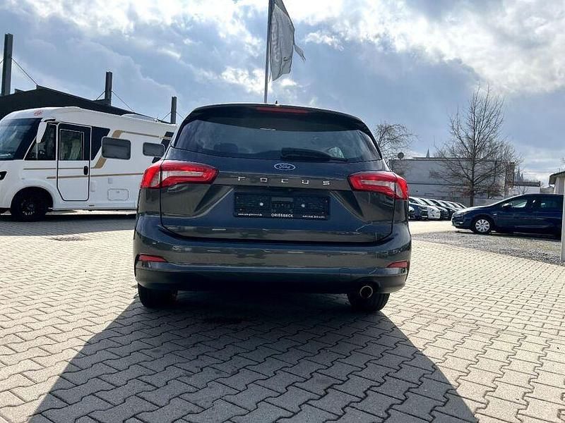 Gebraucht Ford Focus Cool & Connect 120 PS (88 kW) 2021 Magnetic grau metallic Kombi