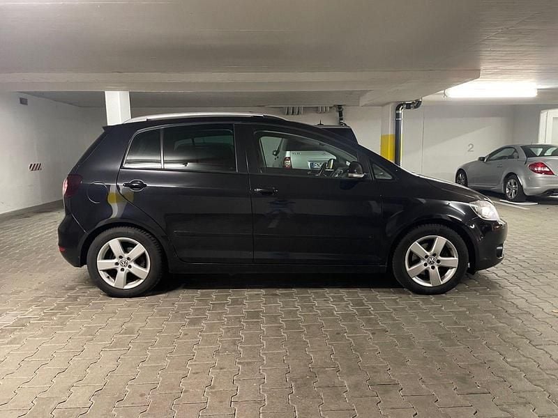 Gebraucht VW Golf VII Match 122 PS (89 kW) 2012 Schwarz Kleinwagen