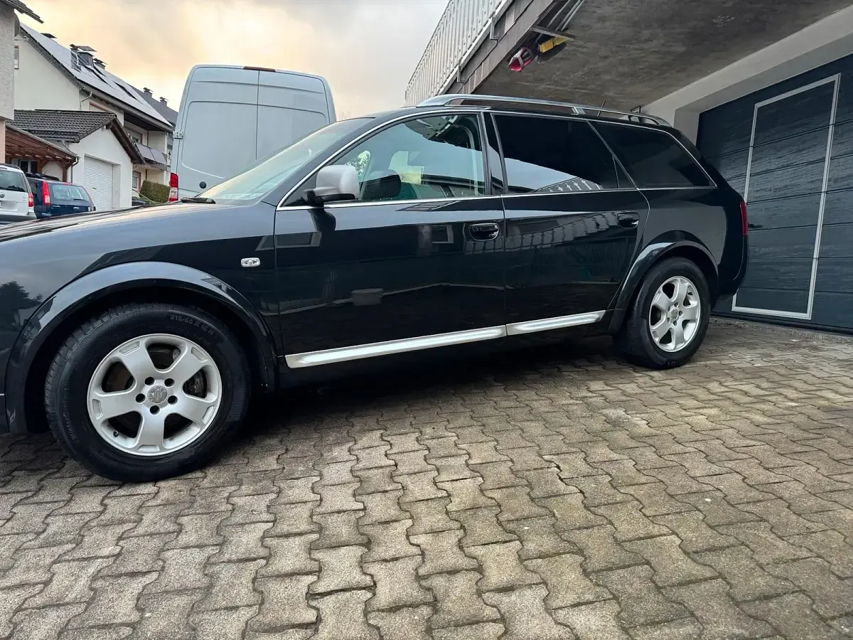 Gebraucht Audi A6 Allroad 163 PS (119 kW) 2004 Schwarz Kombi