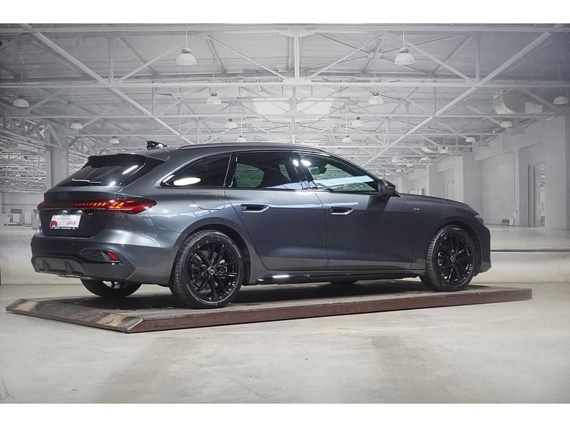 Używany Audi A5 S-Line 204 KM (150 kW) 2025 Szary Coupe