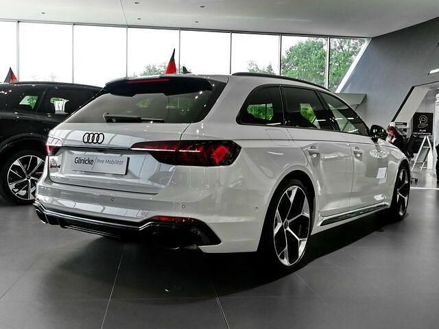 Gebraucht Audi RS4 Sport 450 PS (330 kW) 2024 Gletscherweiß metallic Kombi