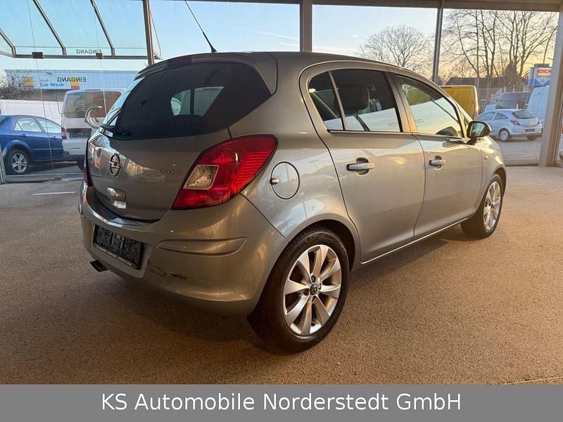 Gebraucht Opel Corsa 69 PS (50 kW) 2012 Silber Kleinwagen