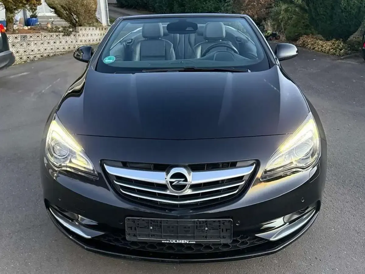 Usado Opel Cascada Active 140 HP (102 kW) 2016 Preto Cabrios