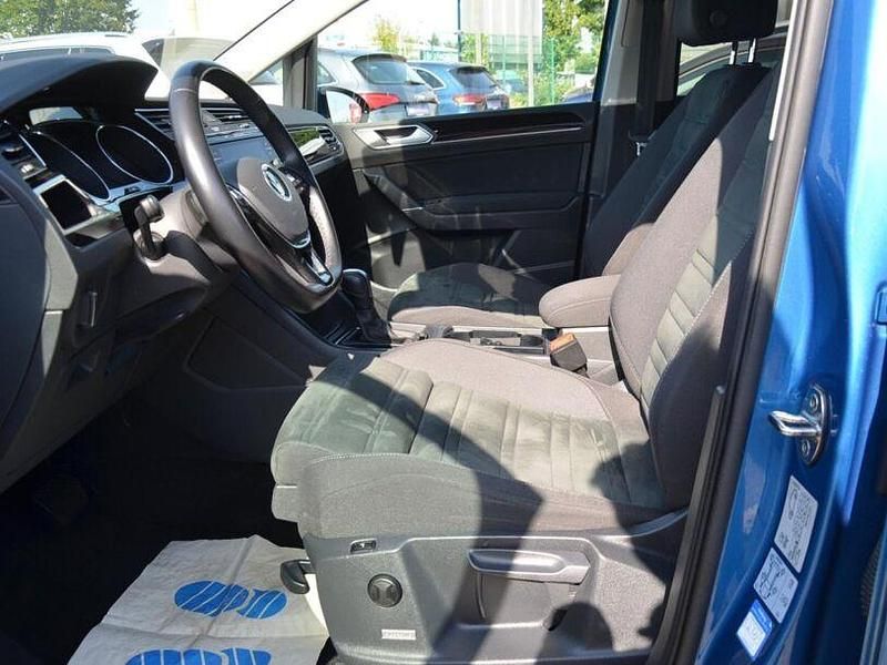 Gebraucht VW Touran Highline 150 PS (110 kW) 2021 Caribbean blue metallic Van / Kleinbus