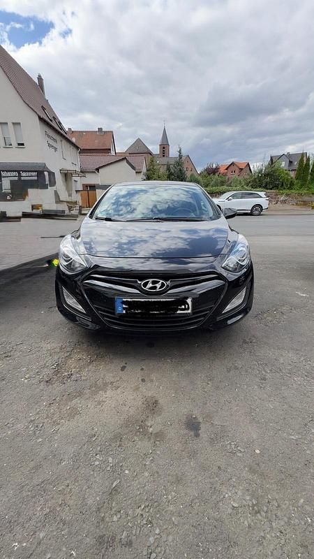 Gebraucht Hyundai i30 110 PS (80 kW) 2014 Schwarz Kleinwagen