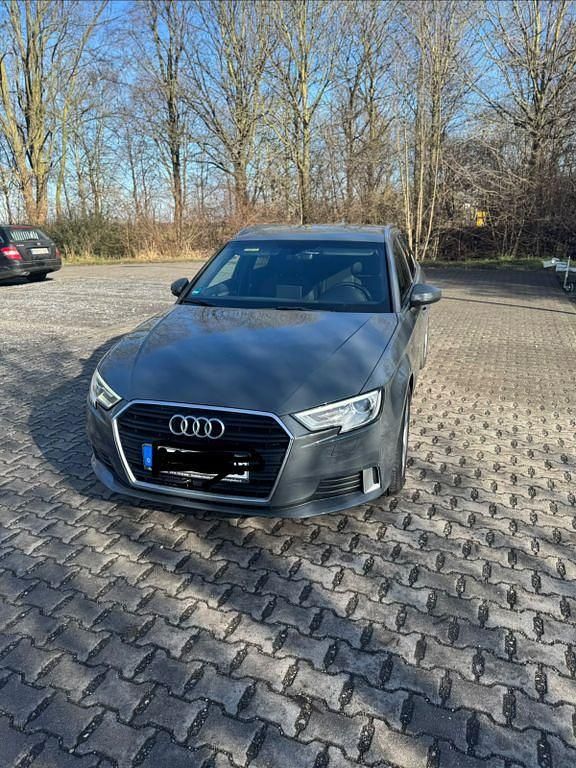 Gebraucht Audi A3 Sport 150 PS (110 kW) 2018 Grau Limousine