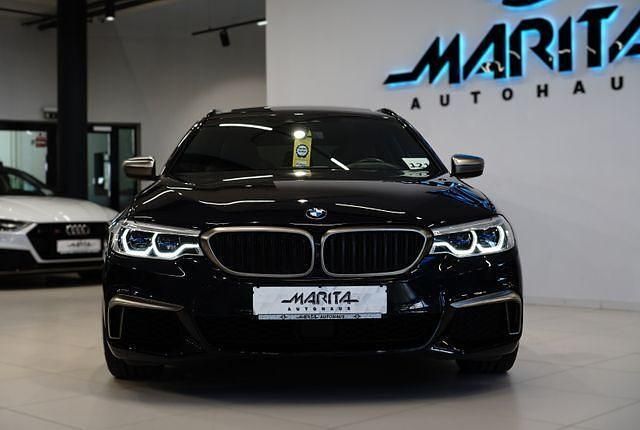 Schwarz Gebraucht 2020 BMW M550 M Sport Limousine | 42.299 € (Teuer) - Bild 1/4