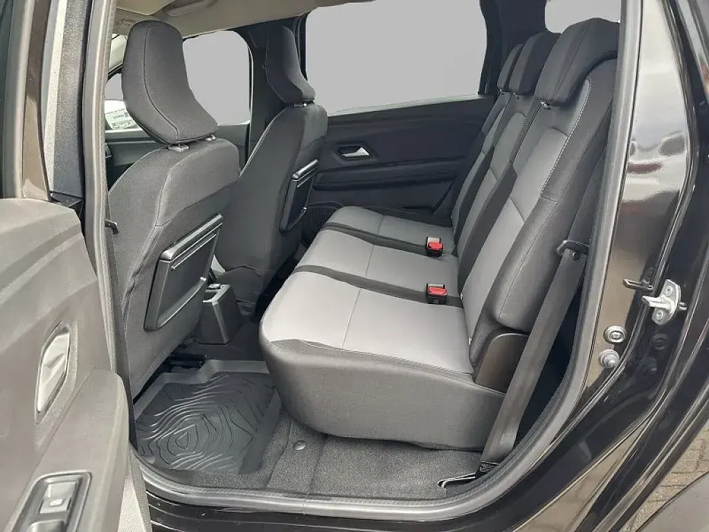 Używany Dacia Jogger Extreme 110 KM (80 kW) 2025 Minivan